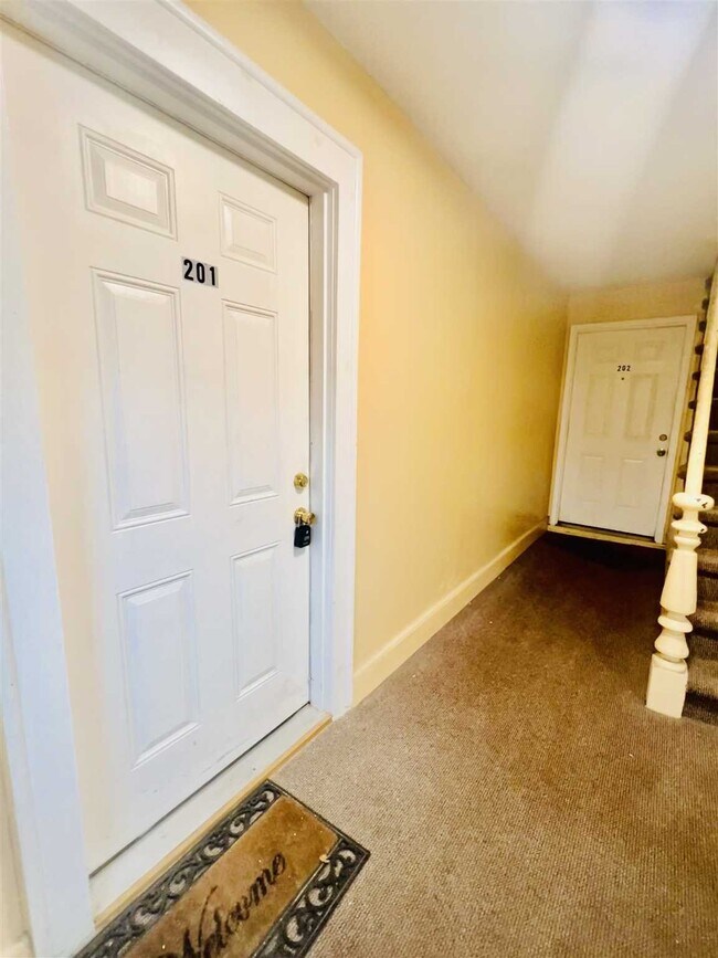 2 Morris Ave-Unit -201 in Philipstown, NY - Foto de edificio - Building Photo