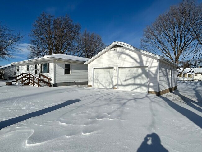 130 Walnut St in Gibson City, IL - Building Photo - Building Photo