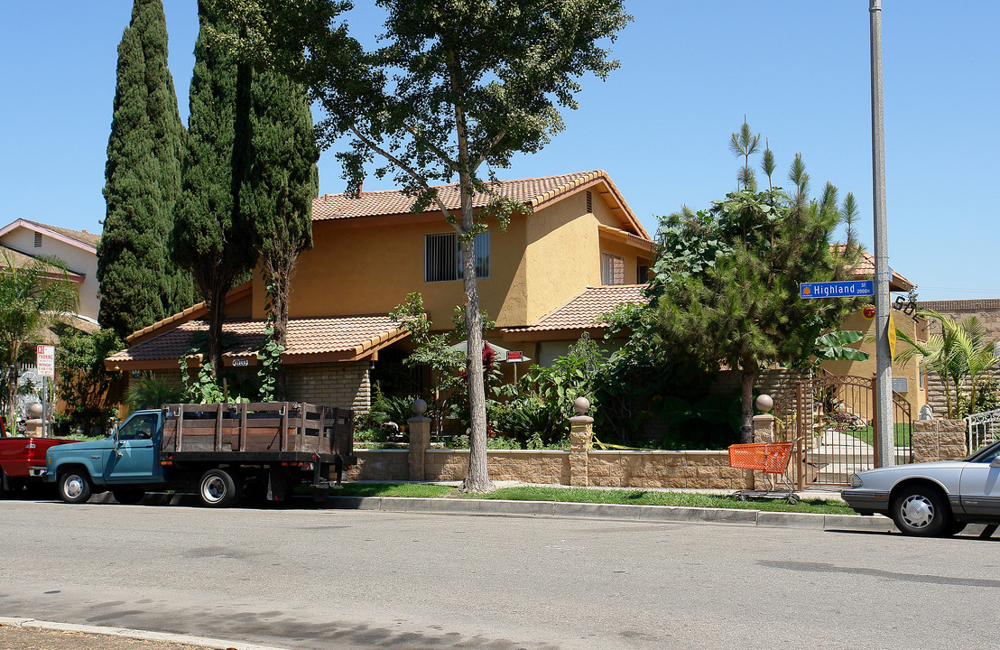 2033 N Highland St in Orange, CA - Building Photo