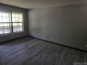 501 W 12th Ave in Pine Bluff, AR - Foto de edificio - Building Photo