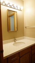 1807 Larch Way, Unit B in Lynnwood, WA - Building Photo - Building Photo