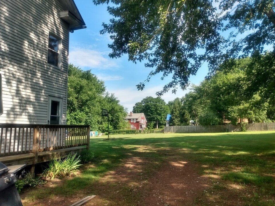 54 Quality Ave, Unit D in Somers, CT - Building Photo