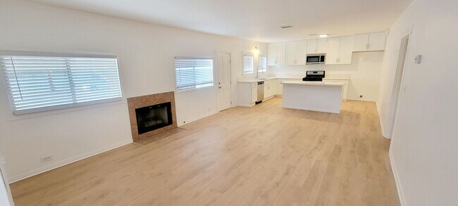 11925 Burbank Blvd in Los Angeles, CA - Building Photo - Building Photo