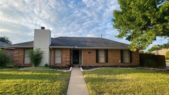 3319 Kellie St in Sachse, TX - Building Photo