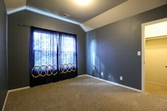 3904 W 104th Ct S in Jenks, OK - Foto de edificio - Building Photo