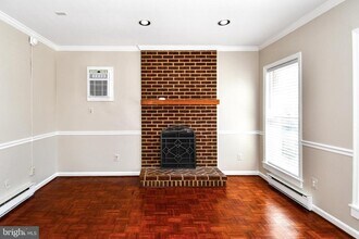 2 E Federal St in Middleburg, VA - Building Photo - Building Photo