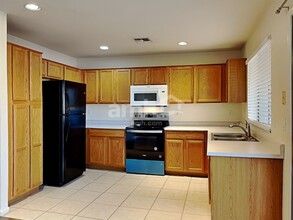 4031 S Dewdrop Ct in Gilbert, AZ - Building Photo - Building Photo