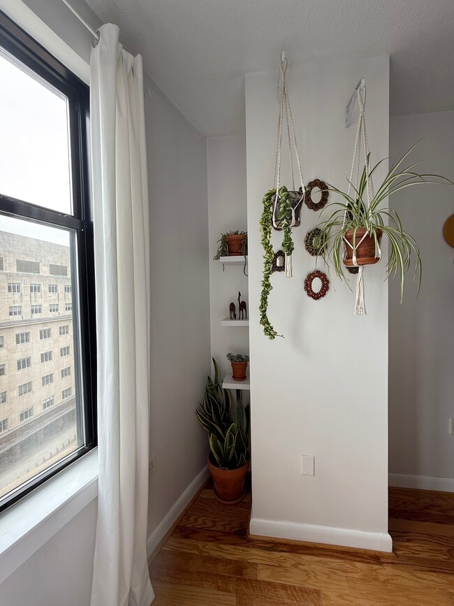 400 Massachusetts Ave NW in Washington, DC - Building Photo - Building Photo