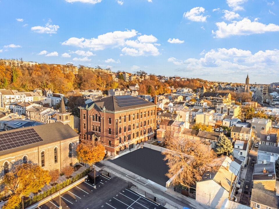 The Roe at Manayunk Apartments and Townhomes in Philadelphia, PA - Foto de edificio