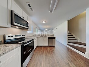 5613 Topsail Ct in Browns Summit, NC - Foto de edificio - Building Photo