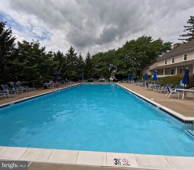 property at 957 Pinehurst Dr