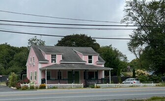 9 Alton Bradford Rd in Hopkinton, RI - Building Photo