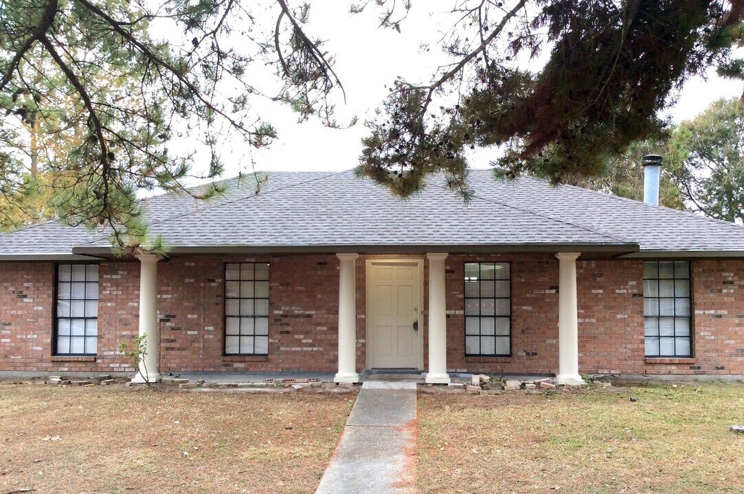 2043 General Beauregard Ave in Baton Rouge, LA - Building Photo