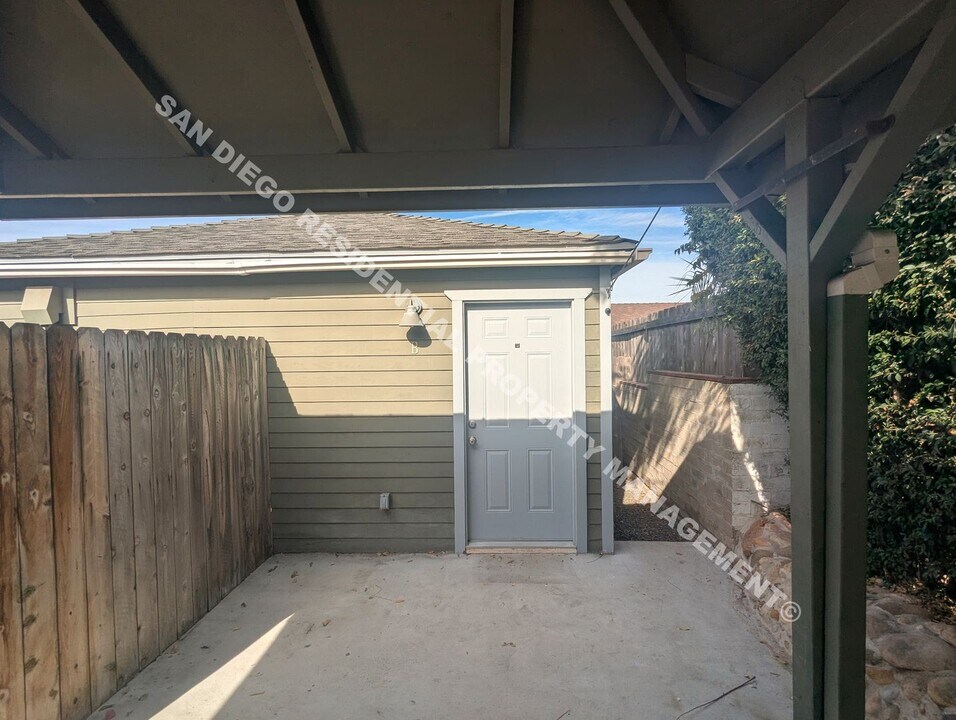 7574 Saranac Ave in La Mesa, CA - Building Photo