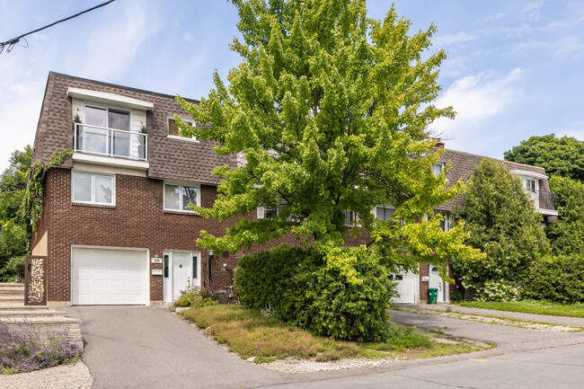 909 Bermuda Av in Ottawa, ON - Building Photo - Building Photo