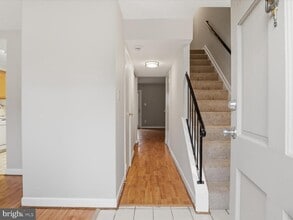 1145 Autumnhaze Ct in Herndon, VA - Building Photo - Building Photo