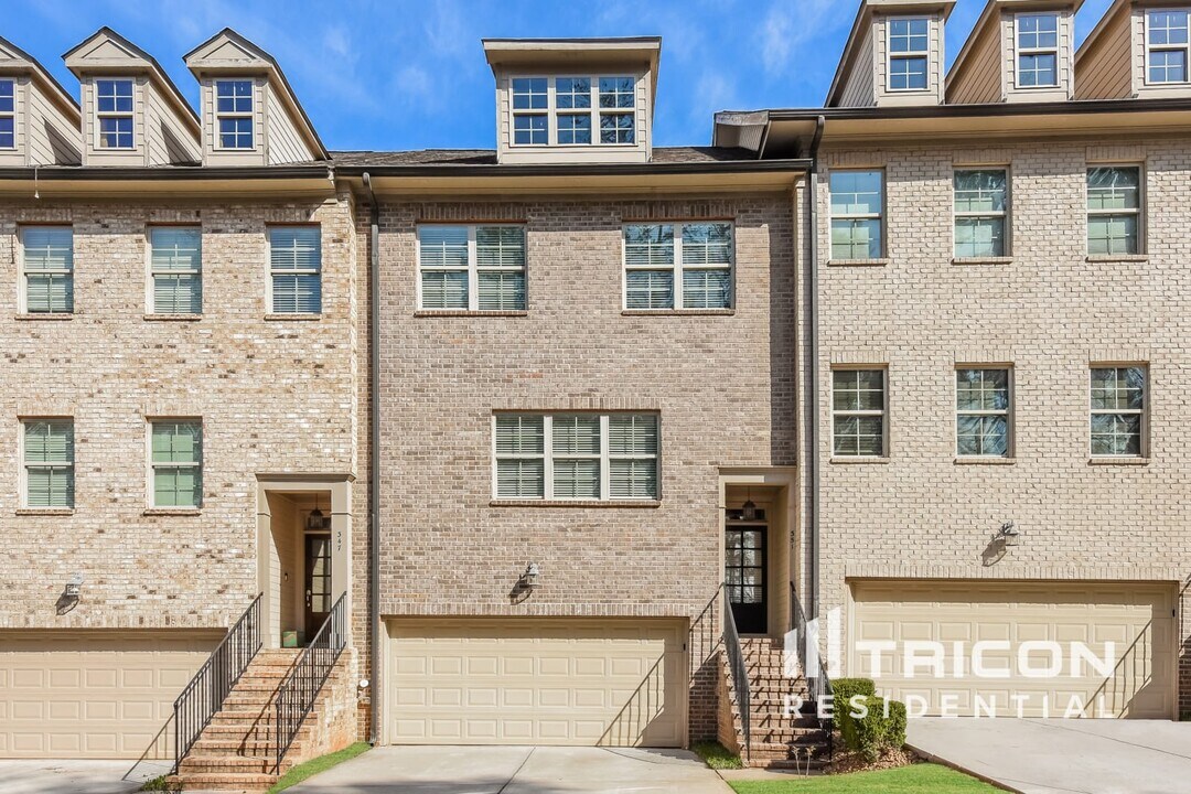 351 Benson Manor Cir SE in Smyrna, GA - Building Photo