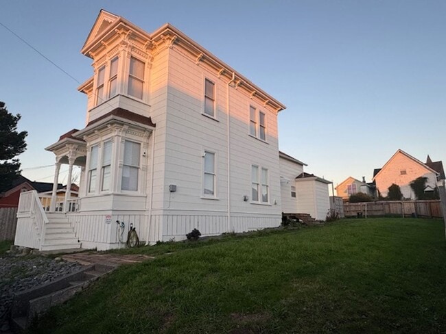1627 Pine St in Eureka, CA - Building Photo - Building Photo