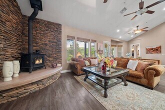 18087 Newview Dr in Lake Hughes, CA - Building Photo - Building Photo