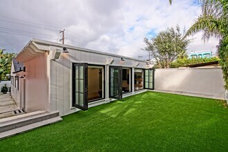 1208 N Ardmore Ave in Manhattan Beach, CA - Building Photo - Building Photo