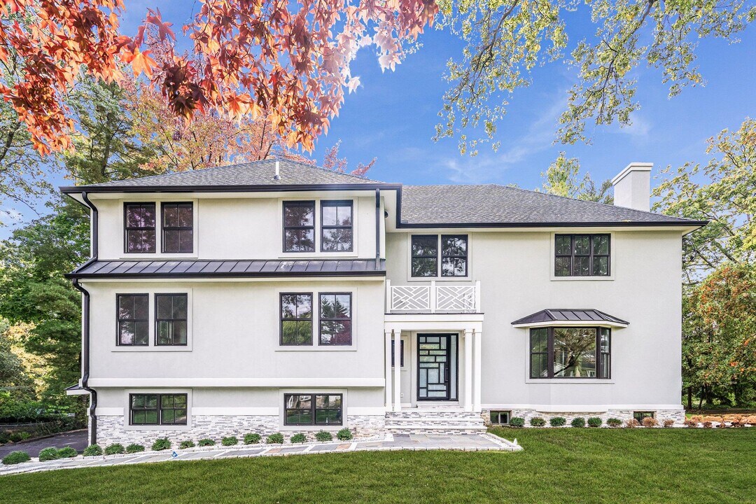 22 Old Lyme Rd in Scarsdale, NY - Building Photo