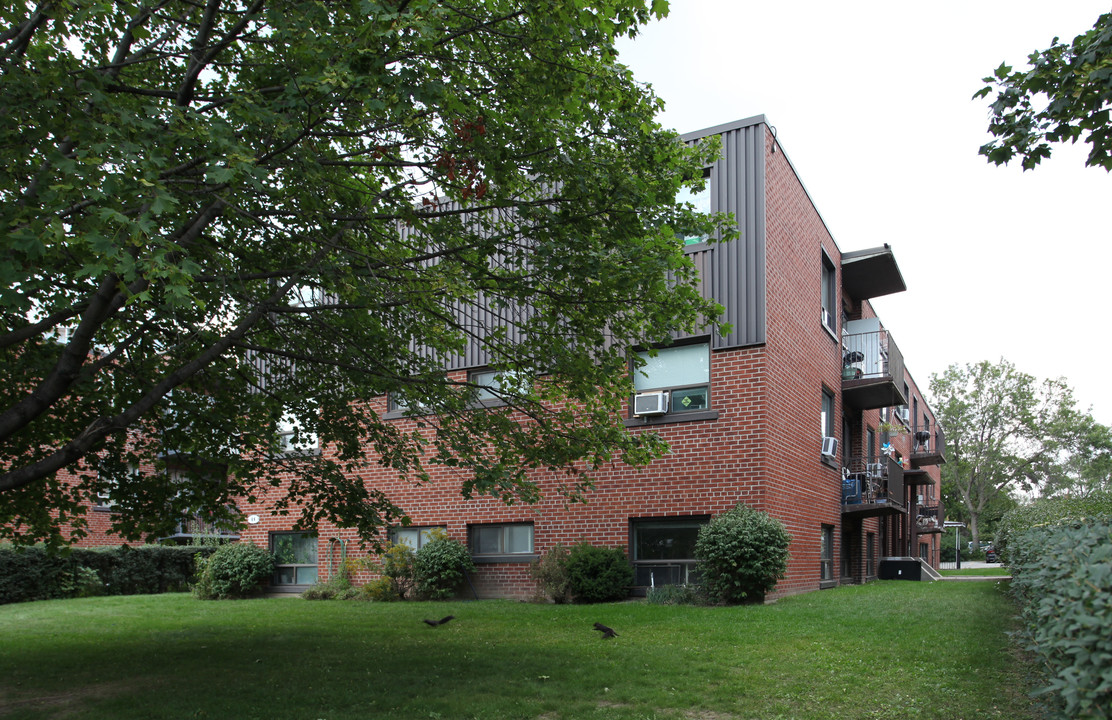 64 Wasdale Cres in Toronto, ON - Building Photo