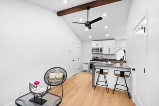 274 Cliff Dr, Unit 6 in Laguna Beach, CA - Building Photo - Building Photo