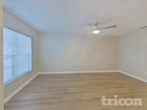 4306 Woodlark Dr in Tampa, FL - Foto de edificio - Building Photo