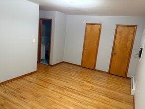 31 W 51st St, Unit Unit 2 in Bayonne, NJ - Building Photo - Building Photo
