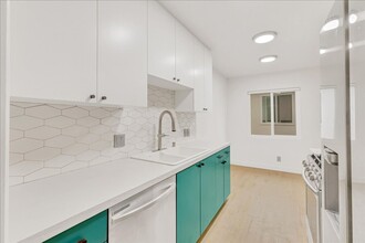 1347 N Las Palmas Ave in Los Angeles, CA - Building Photo - Building Photo