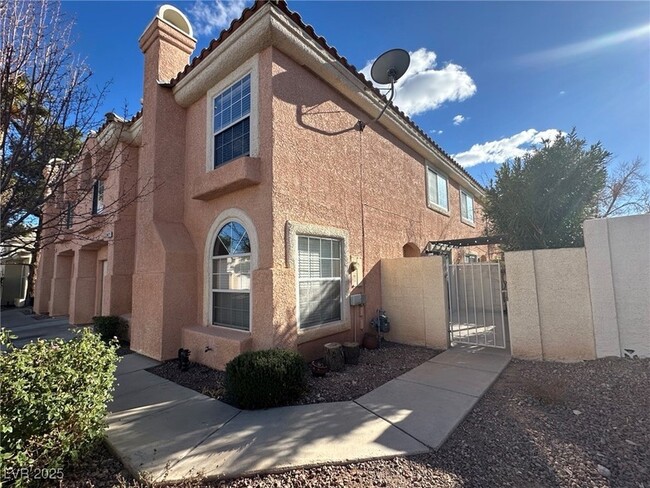 8421 Majestic View Ave in Las Vegas, NV - Building Photo - Building Photo