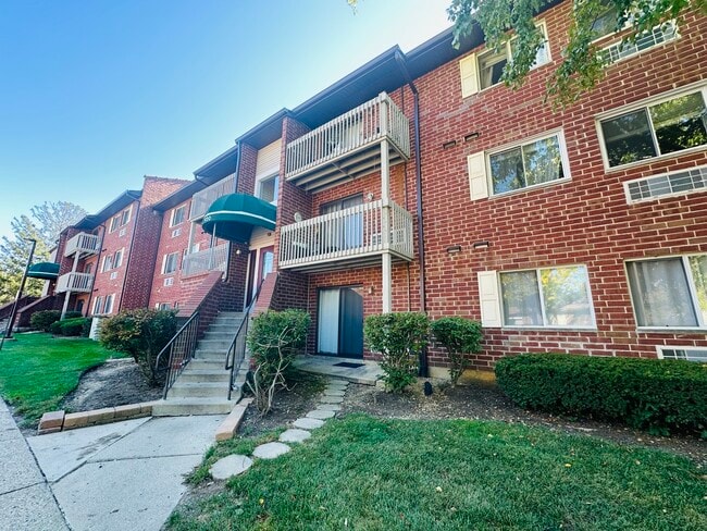 property at 920 N Lakeside Dr
