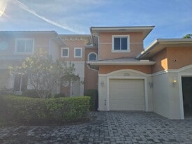 2549 Stockbridge Square SW in Vero Beach, FL - Building Photo