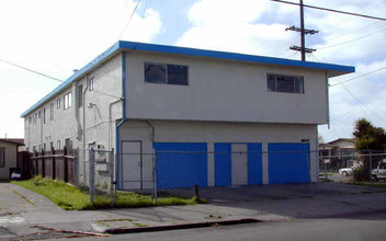 1900 Seminary Ave in Oakland, CA - Building Photo - Building Photo