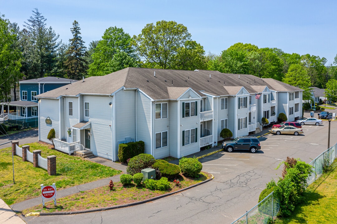 Pine Meadows Townhomes in Plantsville, CT - Foto de edificio