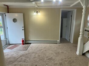 918 N Central Ave, Unit Carriage house in Woodmere, NY - Building Photo - Building Photo