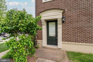 42230 Castle Ridge Square in Ashburn, VA - Building Photo