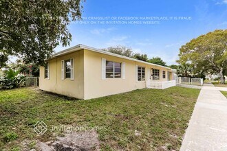 206 Cypress Dr in Lake Park, FL - Building Photo - Building Photo