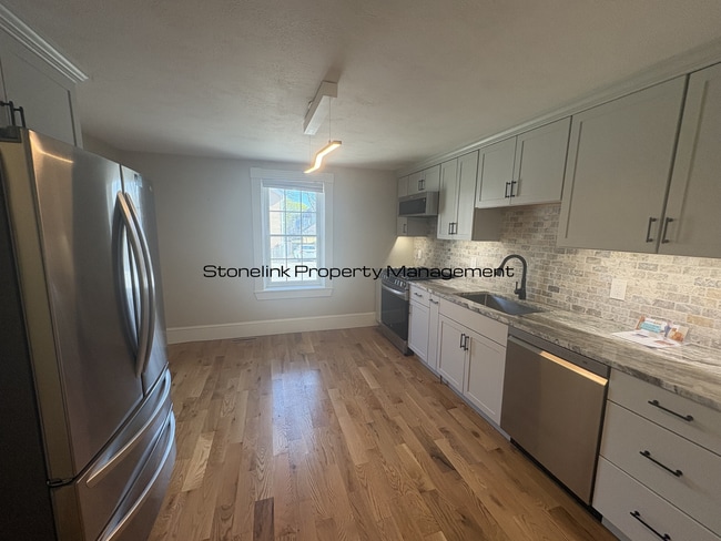 31 Queen St in East Greenwich, RI - Building Photo - Building Photo