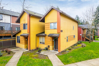 Clara Vista Townhomes in Portland, OR - Building Photo - Building Photo