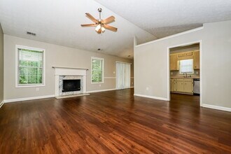 717 Kaylors Meadow in Locust Grove, GA - Foto de edificio - Building Photo
