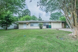 5818 Glenhurst Dr in Houston, TX - Building Photo