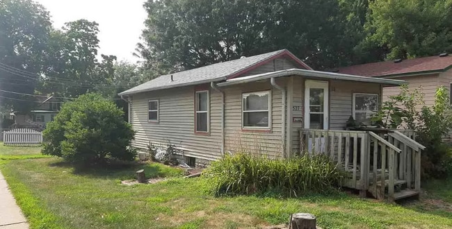 property at 527 S Hawthorne Ave