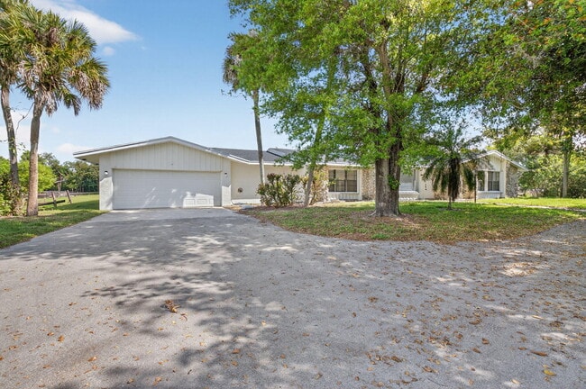 10157 La Reina Rd in Delray Beach, FL - Building Photo - Building Photo