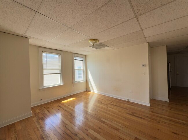 1004 Bennington St in Boston, MA - Building Photo - Building Photo