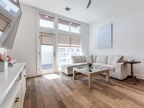 5202 Capitol Ave in Dallas, TX - Building Photo - Building Photo