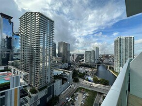 41 SE 5th St, Unit 1508 in Miami, FL - Foto de edificio - Building Photo