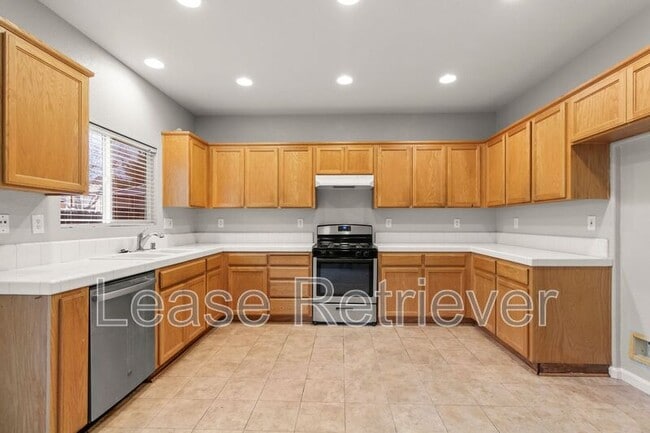 1943 Remembrance Ln in Tracy, CA - Building Photo - Building Photo