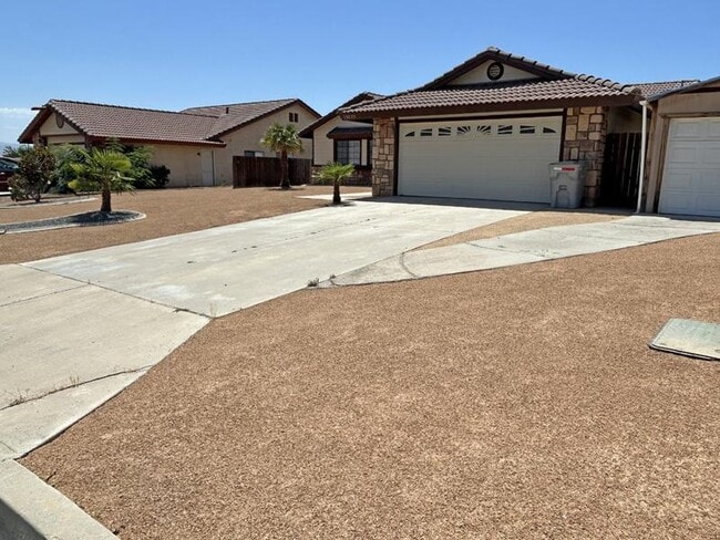 13635 Elm St in Hesperia, CA - Building Photo - Building Photo