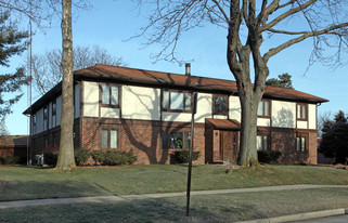 6634 Kingsbridge Dr in Sylvania, OH - Building Photo